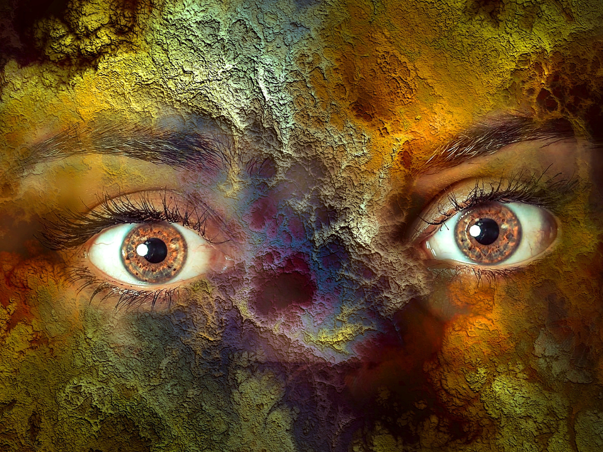 Gesicht maskiert mit 2 Augen. Blog - Astralreisen: 3 exklusive Gründe. Adventure Of Life Coaching, Kerstin Schuster & Christin Bach