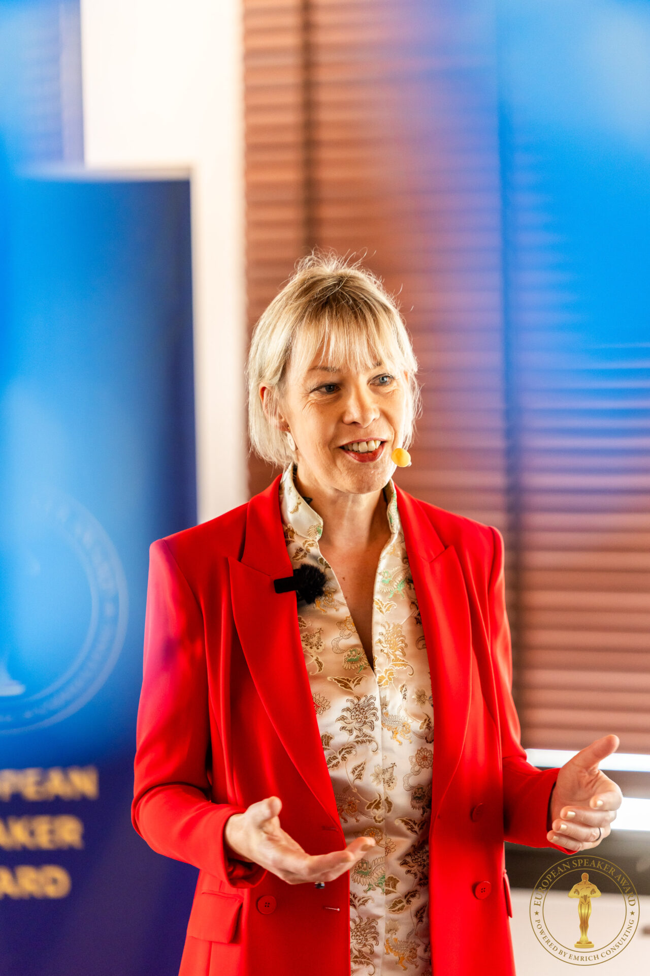 Speakerin Kerstin Schuster von Adventure Of Life Coaching, auf dem European Speaker Award 2025 beim öffentlichen Auftritt zum Thema „Ich fühle nichts mehr“